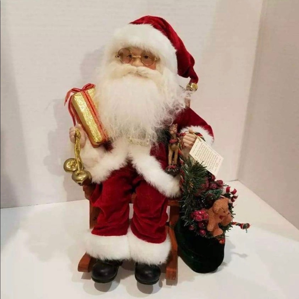 Old World Santa 2004 Display